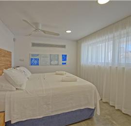 5 bedroom luxury villa with infinity pool, sea views and tennis court near Chania, sleeps 10